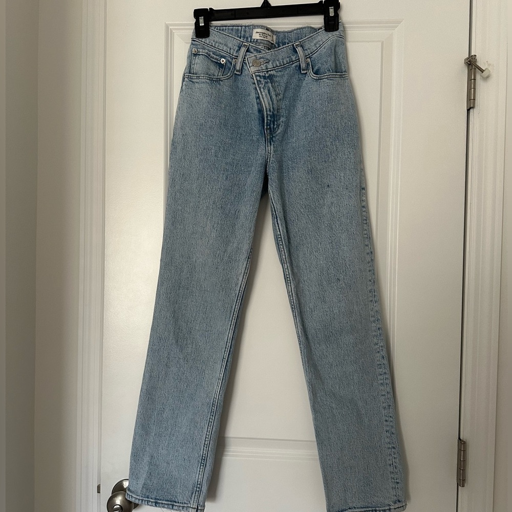 Abercrombie 90s Straight Ultra High Rise Crossover waistband jeans, 25 short